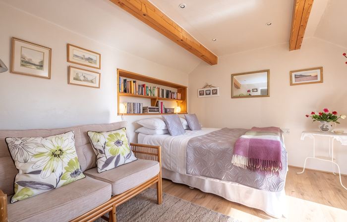 Pretty cottage studio set in lovely countryside close to the Heritage coast
