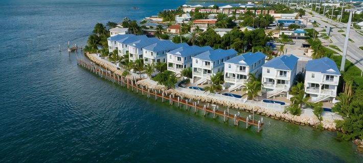 Stunning BRIGHT Direct Waterfront 5/4 Home! Private Pool, Hot Tub & Dock! Hotels in Marathon