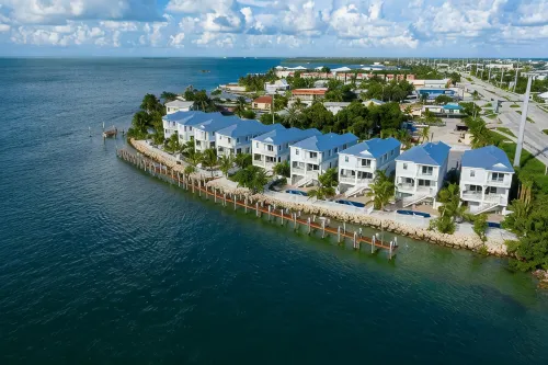 Stunning BRIGHT Direct Waterfront 5/4 Home! Private Pool, Hot Tub & Dock! - Homestays