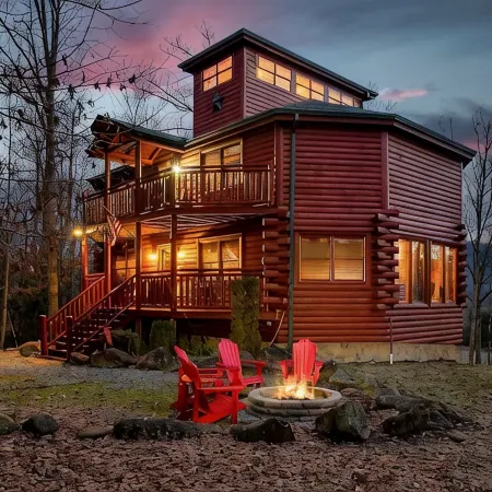 Smoky Cabin Private Indoor Hot Pool, Hot Tub, Theater, Rafting & Tubing 15 Min!!