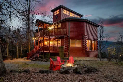 Smoky Cabin Private Indoor Hot Pool, Hot Tub, Theater, Rafting & Tubing 15 Min!! - 4-Star