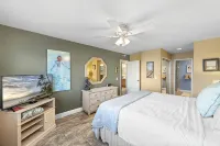 Beautiful San Clemente Beach Condo, Walking to the Sand