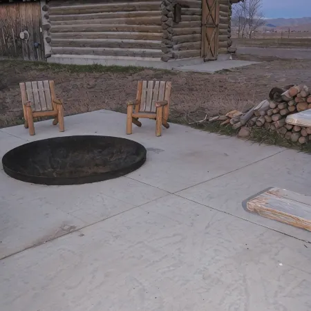 Cozy rustic cabin on Little Sheep Creek at foot of Lima Peaks