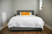 Cozy 2-Bedroom Apartment Minutes from Downtown - Condos