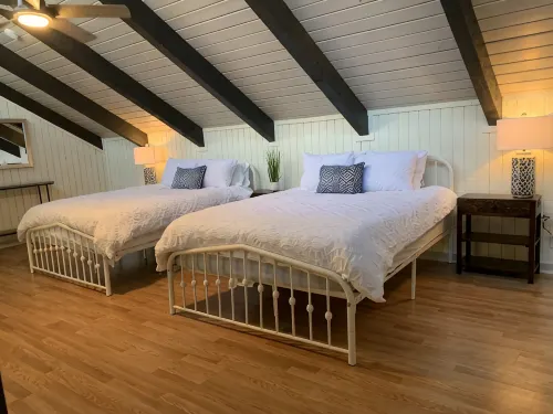 Peaceful, Family and Pet-Friendly Duplex in a Cut-De-Sac with Abundant Wild Life - 3성급