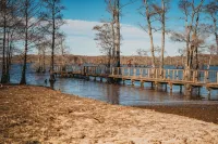 Serene 2 Bedroom with Loft located on Caddo Lake - Homestays