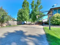 Spacious 5-bedroom house in enchanting Ames with Wi-Fi, Close to the Action!! - Kitchens