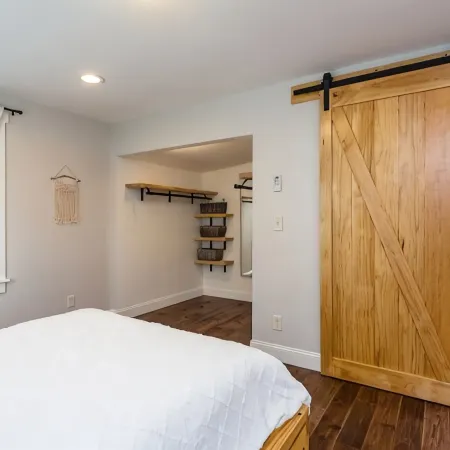 Luxury Farm Cottage, Hot Tub, Sauna,Massage,Shenandoah Views, Pet Friendly