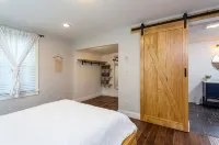 Luxury Farm Cottage, Hot Tub, Sauna,Massage,Shenandoah Views, Pet Friendly - 4-Star