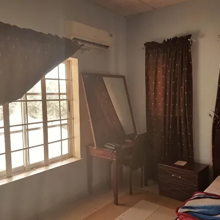 Franzy Suites and Lounge