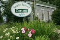 Charming historic cottage on scenic road to Mt. Greylock - Country Houses