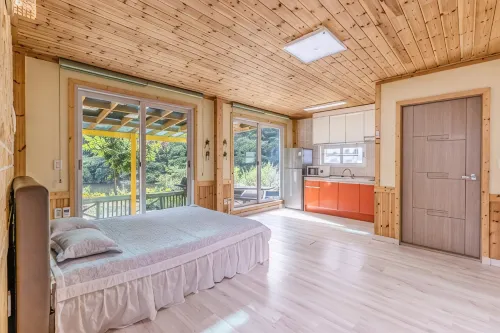 Boeun Supsogui Hayan Pension - موقف سيارات