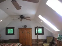 Vintage River Cabin, Log, Riverfront, Fireplace, dock, hottub, skylights, CHARM - 3-Star