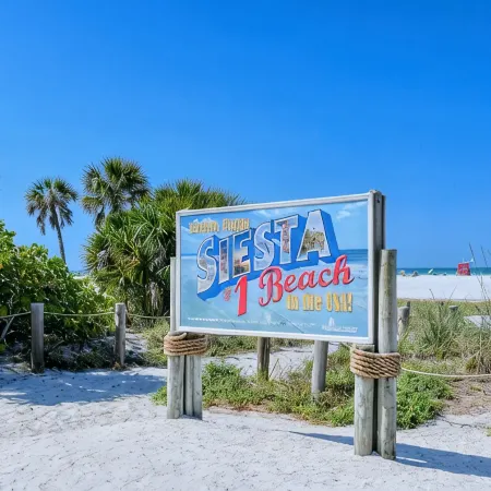 Stunning 1-Bedroom, Remodeled Apartment Overlooking Pool Near the Beach