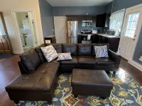 Cozy Cottage-Breathtaking Sunsets. Lake Front. Close to Casino & Racetrack. - Wifi