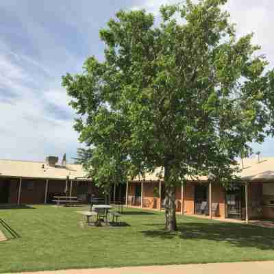 Ashleigh Court Motor Inn Hotel Exterior