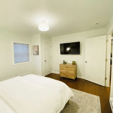 Stylish Loft with Parking Near NYC + Hospital