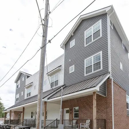 Luxury 3Br/4BA Townhome • Rooftop Deck, Porch • 5 Min to Downtown