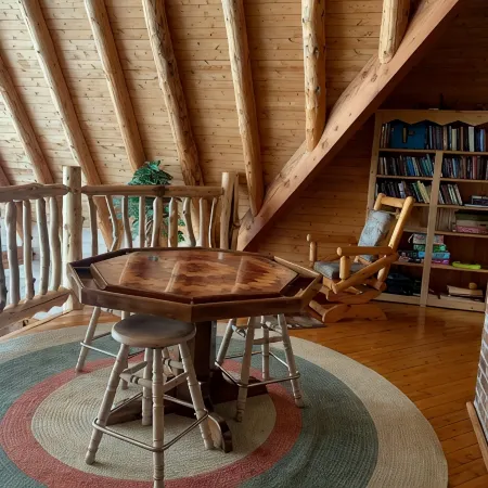 Rapid River Rustic Lodge, with plenty of space!