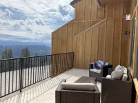 The EDGE:  Picturesque & Secluded Gem - Scenic View - 4-Star
