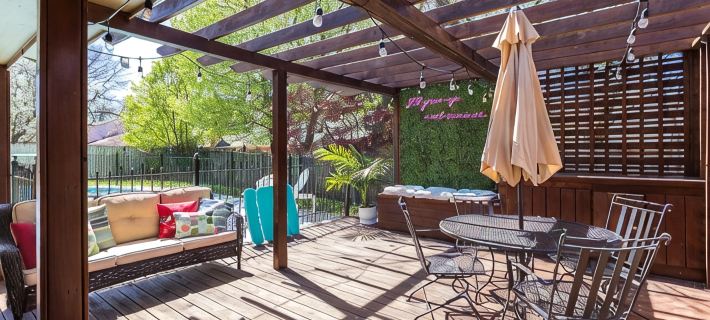 Comfy Hangout House - Sleeps 16 - Pool & Hot Tub! Hotels in Broken Arrow