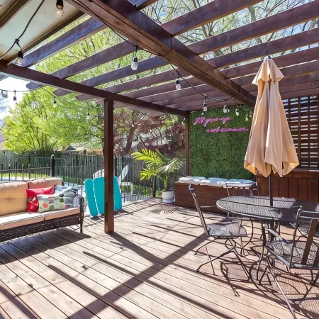 Comfy Hangout House - Sleeps 16 - Pool & Hot Tub!