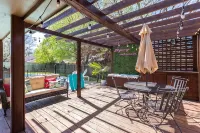Comfy Hangout House - Sleeps 16 - Pool & Hot Tub! -  Privatzimmer