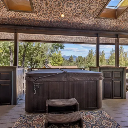 Hot tub, Mnt. Views, A/C, Downtown -  Eco Chalet!