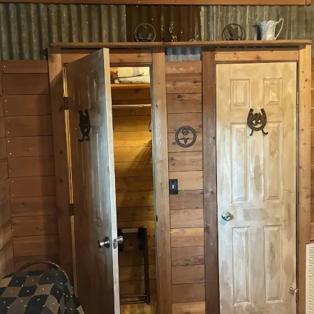 Cedar Cabin in the Woods - Longview, Tx