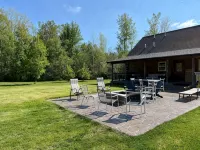 Log home on 17 Acres w/ Modern Amenities - near Frankenmuth - 3-Star