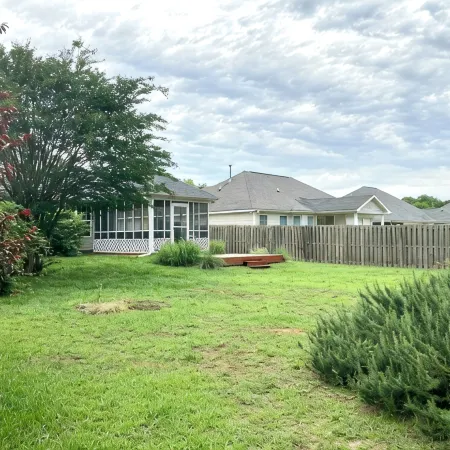 Safe & Central 3B2B w/ Fenced Yard & Fire Table