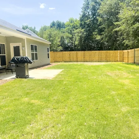 Cheerful spacious home-5 min to Bruce's Field/Downtown