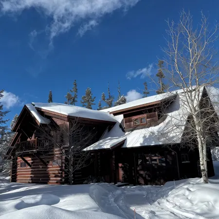 4 Bedroom Luxury Ski in/ Ski Out Powder Ridge Cabin W/ Hot Tub