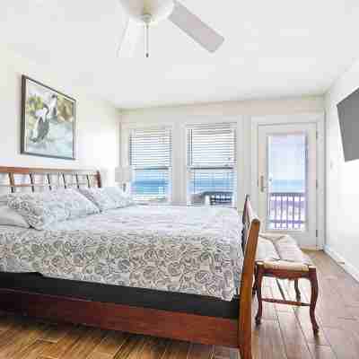 4BR Beachfront Getaway, Beat the Crowds! Rooms