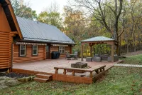 Luxury,Log Cabin 65AC. of Private Forest, Trails,Sauna,Hot-Tub. Baughman Park. - Chalets