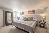 Fully stocked new apt, work from home + Free Parking! - Kondo