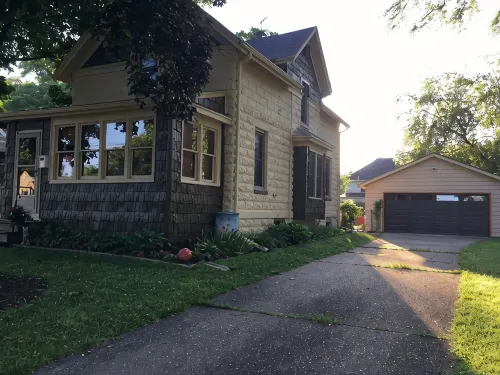 Original cozy farmhouse homestead 2 blocks from the bike path and - Bungalows