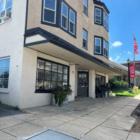 Newly renovated in the heart of Kennett Square. 3 miles from Longwood Gardens Hotels in Kennett Square