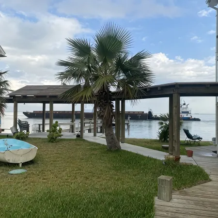 Aransas Channel Dock & Fishing Pier on Harbor Island