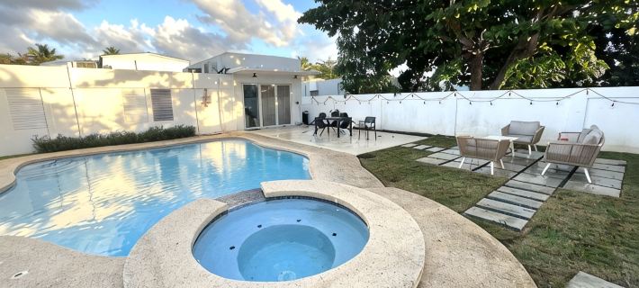 Luxury 5 Bedroom Home, 3 Minute Walk from the Beach Hotels in Dorado