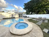Luxury 5 Bedroom Home, 3 Minute Walk from the Beach - Pools