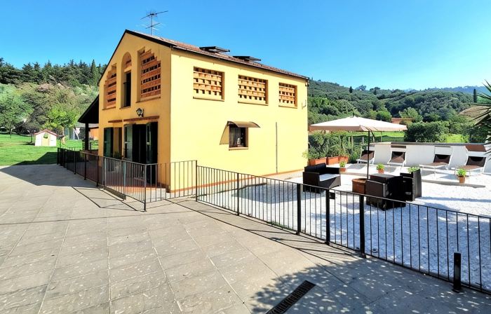 Conca Oro New House on Hill between Lucca and the sea with pool and large porch