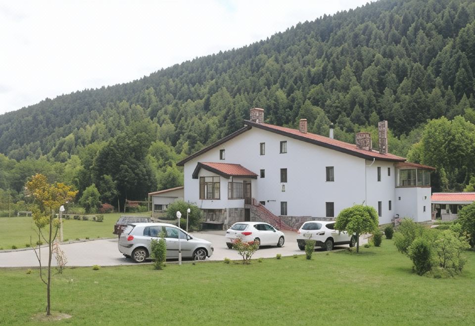 Abant Bahçeli Köşk Otel & Bungalow - Housity