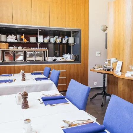 Royal Hotel - Urban Living