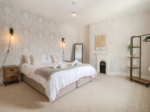 4 Bed Beach House|Pool table&Parking - By Tempstay - 2 Sao