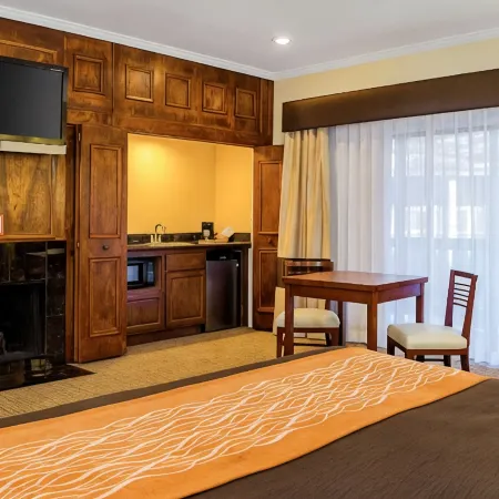 Comfort Inn Monterey Peninsula Airport