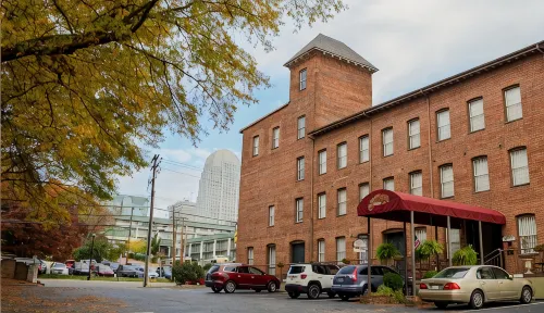 The Historic Brookstown Inn, Trademark Collection by Wyndham - parking