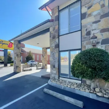 Super 8 by Wyndham Pigeon Forge Downtown