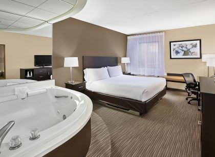 Holiday Inn Express Detroit-Warren (GM Tech Ctr)