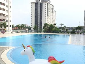 Calv's Suria Kipark Damansara 3R2B 950sq Apartment